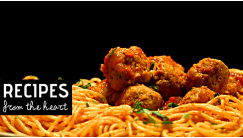 ΣΠΑΓΓΕΤΙΝΗ ΜΕ ΣΑΛΤΣΑ ΚΑΙ ΚΕΦΤΕΔΑΚΙΑ